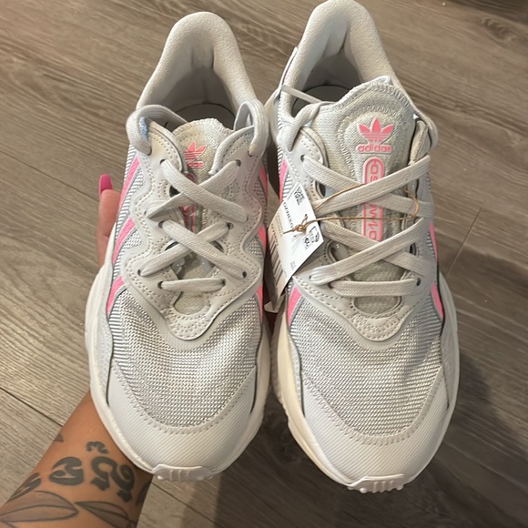 Brand new adidas sneakers - Picture 2 of 4